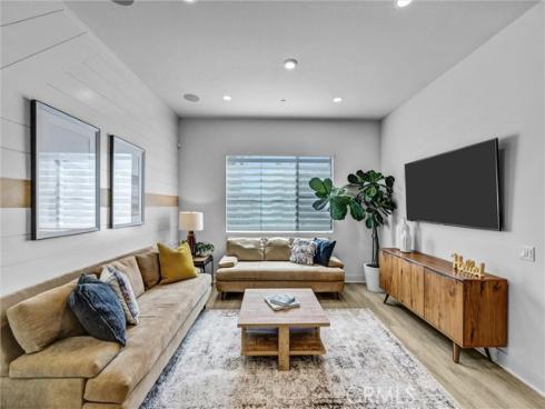 327  Novel  , Irvine, CA