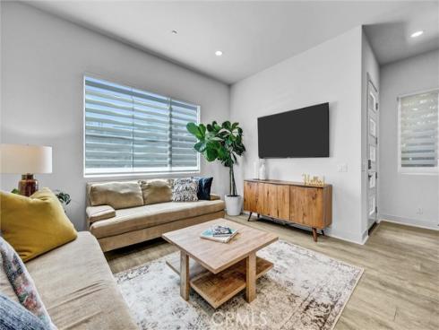 327  Novel  , Irvine, CA