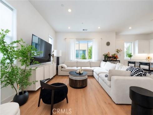 107 Sawbuck , Irvine, CA