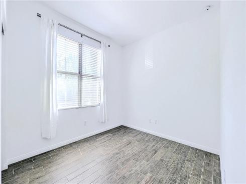 85  Thornhurst  , Irvine, CA