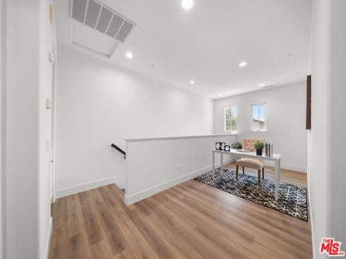 270  Lockford  , Irvine, CA