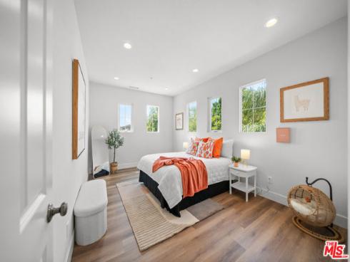 270  Lockford  , Irvine, CA