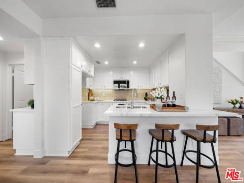 270  Lockford  , Irvine, CA