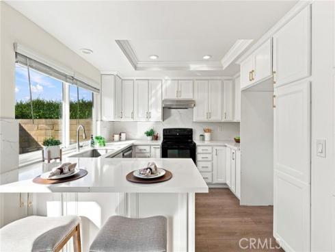 10  Goldenbush  , Irvine, CA