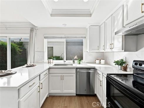 10  Goldenbush  , Irvine, CA