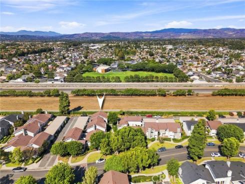 10  Goldenbush  , Irvine, CA