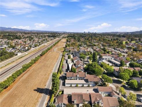 10  Goldenbush  , Irvine, CA