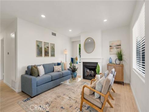 13  Hollowglen  , Irvine, CA