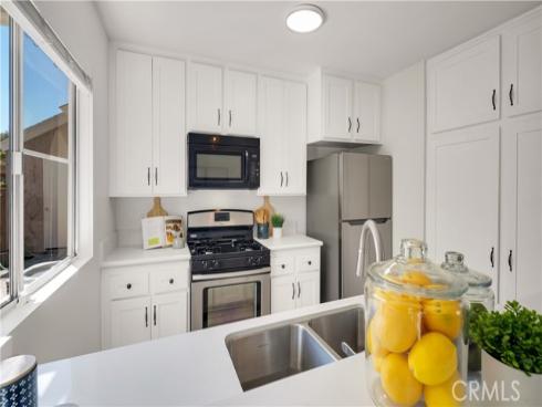 13  Hollowglen  , Irvine, CA