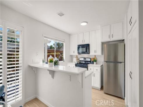 13  Hollowglen  , Irvine, CA