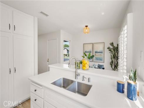 13  Hollowglen  , Irvine, CA