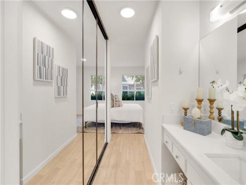13  Hollowglen  , Irvine, CA