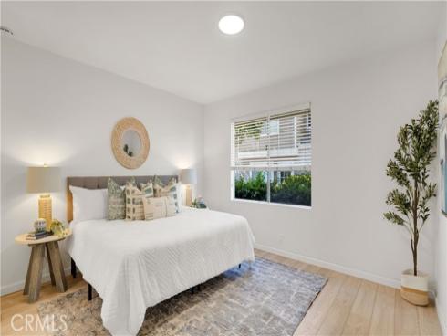 13  Hollowglen  , Irvine, CA
