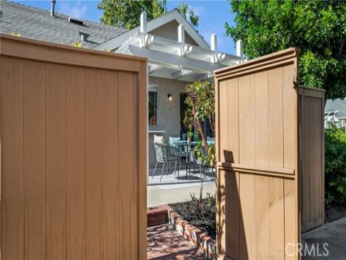 13  Hollowglen  , Irvine, CA