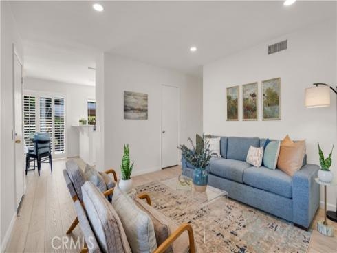 13  Hollowglen  , Irvine, CA