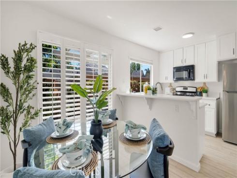13  Hollowglen  , Irvine, CA