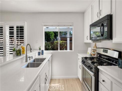 13  Hollowglen  , Irvine, CA