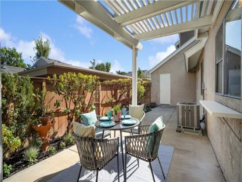 13  Hollowglen  , Irvine, CA