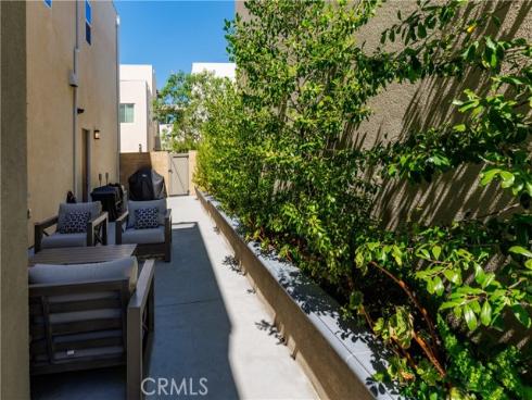 323  Sawbuck  , Irvine, CA
