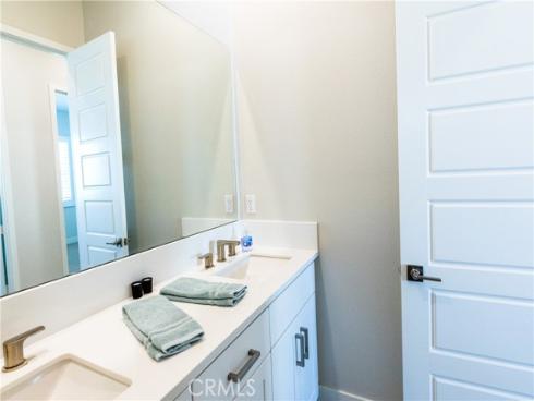 323  Sawbuck  , Irvine, CA