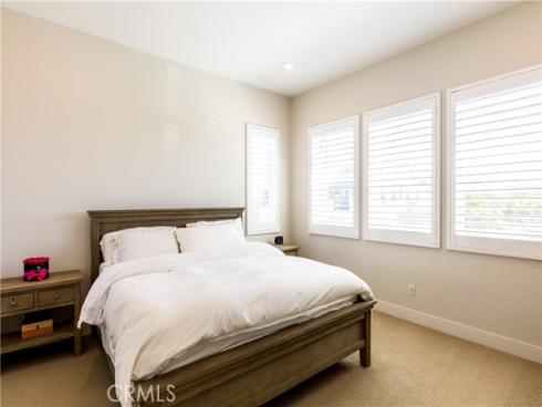 323  Sawbuck  , Irvine, CA
