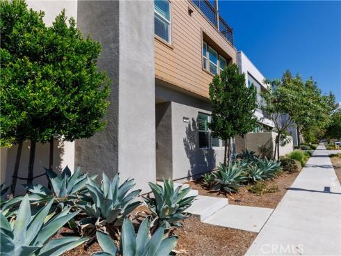 323  Sawbuck  , Irvine, CA