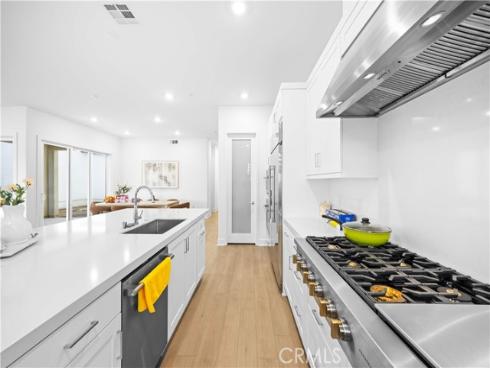 505  Durant  , Irvine, CA