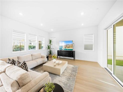 505  Durant  , Irvine, CA