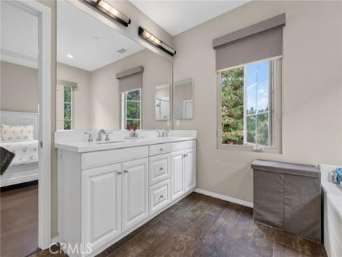 54  Brindisi  , Irvine, CA