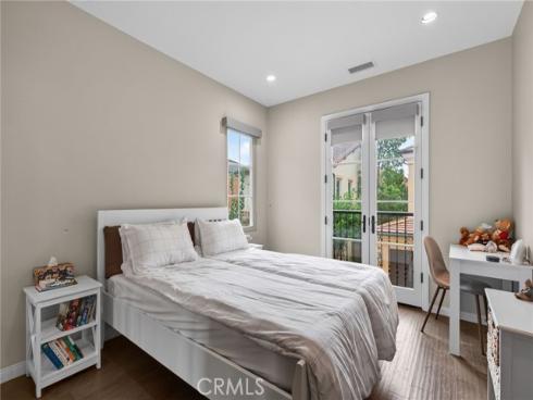 54  Brindisi  , Irvine, CA