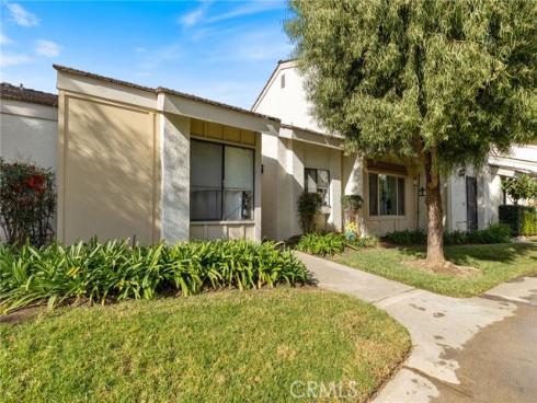 976 E La Habra 115 Boulevard, La Habra, CA