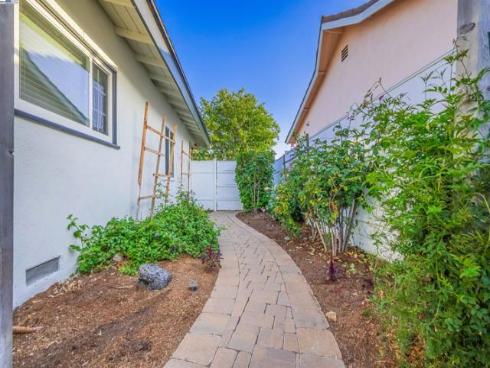 1651 W El Portal Dr , La Habra, CA