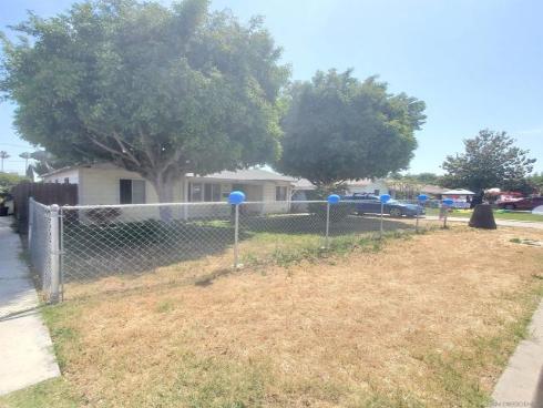 902  E Greenwood Ave  , La Habra, CA