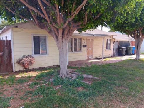 902 E Greenwood Ave , La Habra, CA