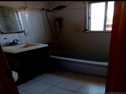 902 E Greenwood Ave , La Habra, CA