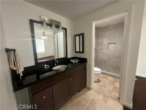 1052 S Idaho  24 , La Habra, CA