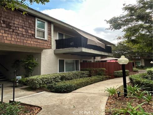 965 S Idaho  4 , La Habra, CA