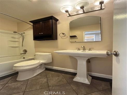 965 S Idaho  4 , La Habra, CA