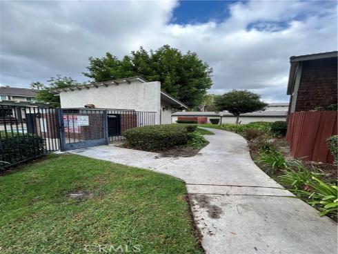 965 S Idaho  4 , La Habra, CA