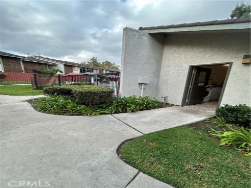 965 S Idaho  4 , La Habra, CA