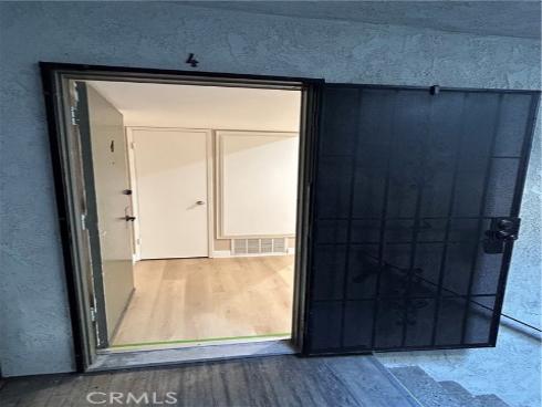 965 S Idaho  4 , La Habra, CA