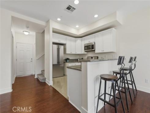 601 N Walnut  , La Habra, CA