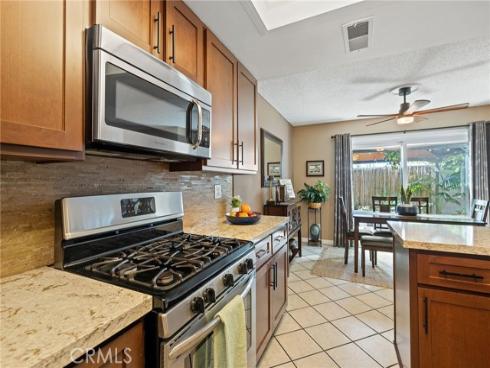 345 S Monte Vista  , La Habra, CA