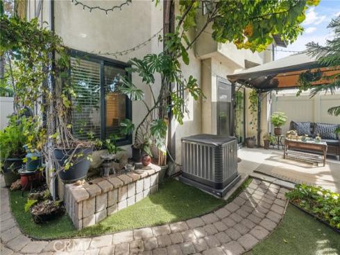 345 S Monte Vista  , La Habra, CA