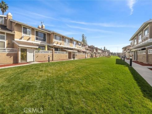 957 W Imperial  30 , La Habra, CA