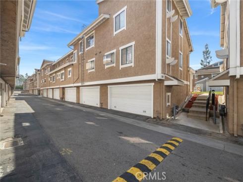 957 W Imperial  30 , La Habra, CA