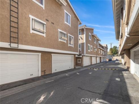 957 W Imperial  30 , La Habra, CA