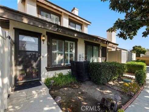 124 S Valencia  , La Habra, CA