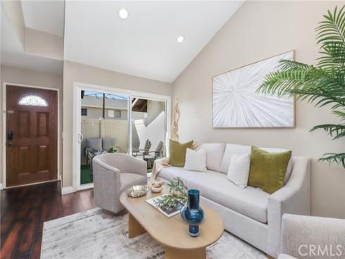 124 S Valencia  , La Habra, CA