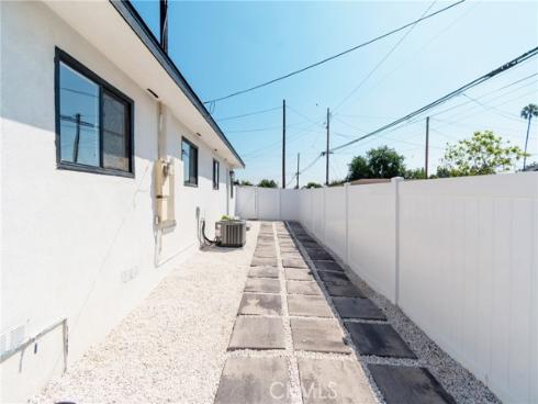 107  California St  , La Habra, CA